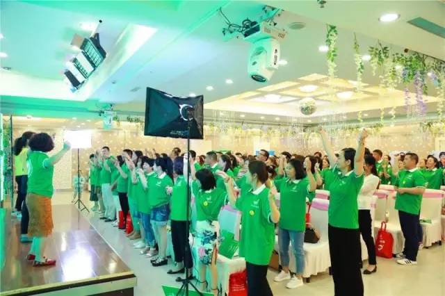 內(nèi)蒙巴彥淖爾父母走進(jìn)歐爸課堂學(xué)習(xí)愛的教育與演講