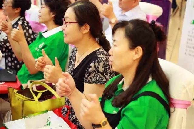 內(nèi)蒙巴彥淖爾父母走進(jìn)歐爸課堂學(xué)習(xí)愛的教育與演講
