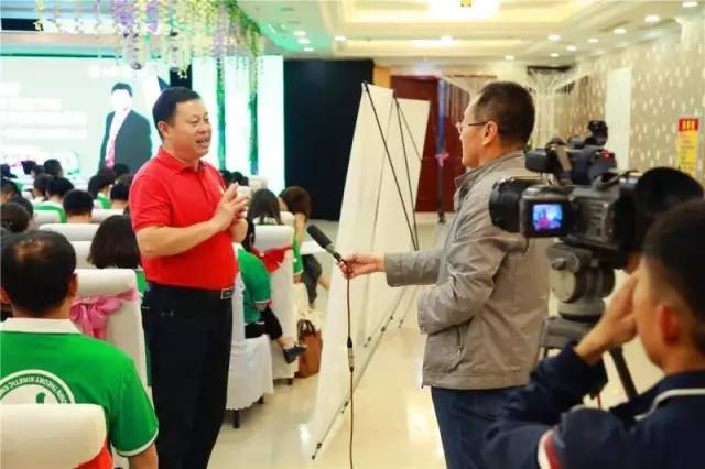 內(nèi)蒙巴彥淖爾父母走進(jìn)歐爸課堂學(xué)習(xí)愛的教育與演講