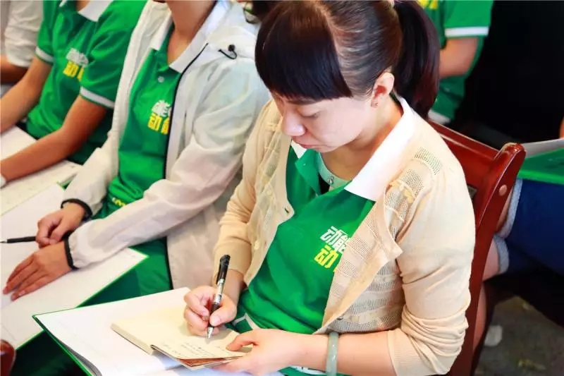 父母成長助力子女卓越——云南建水《歐爸·教育與演講之道》隆重開課！